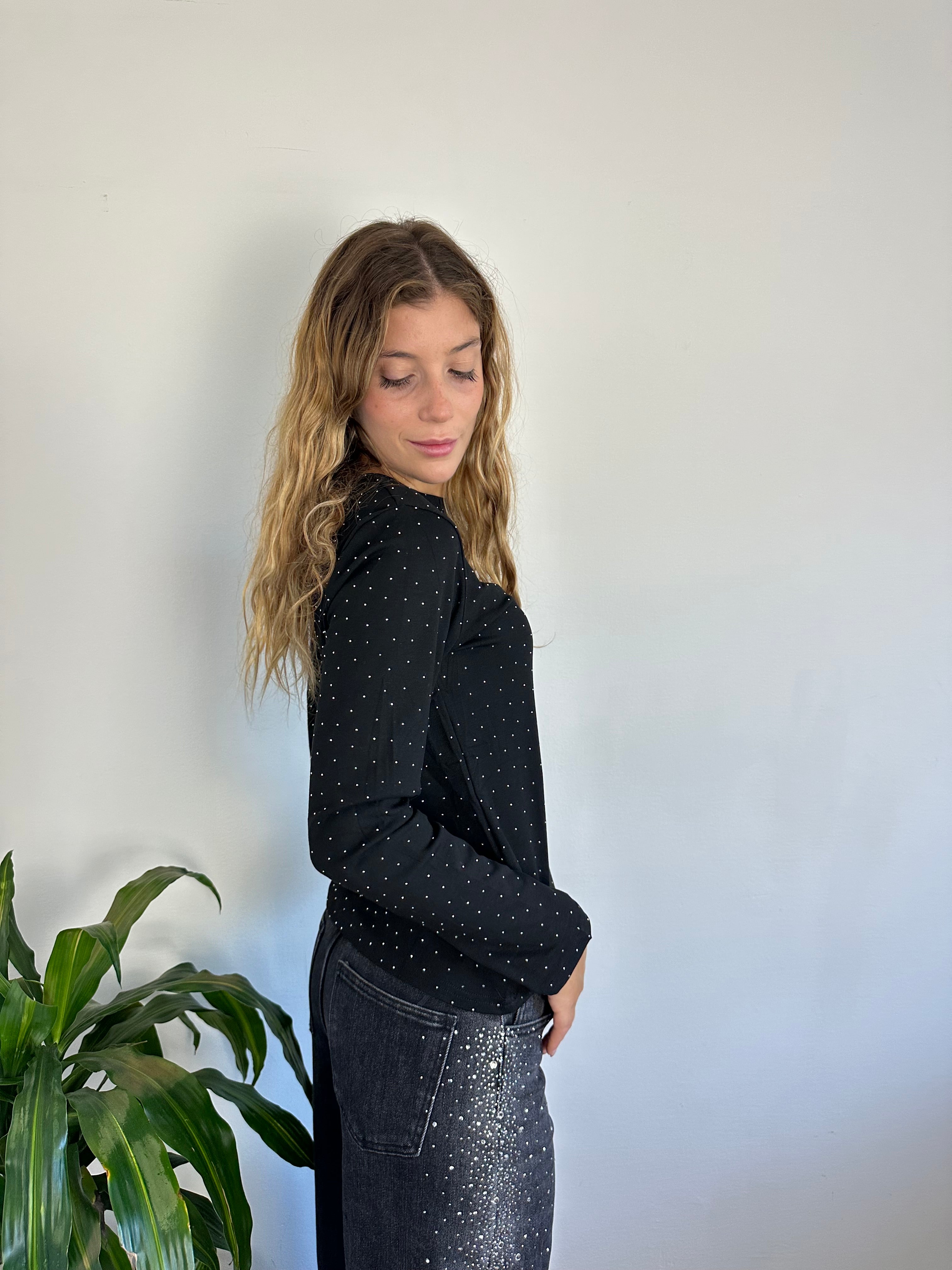 MAGLIA CON STRASS NERA