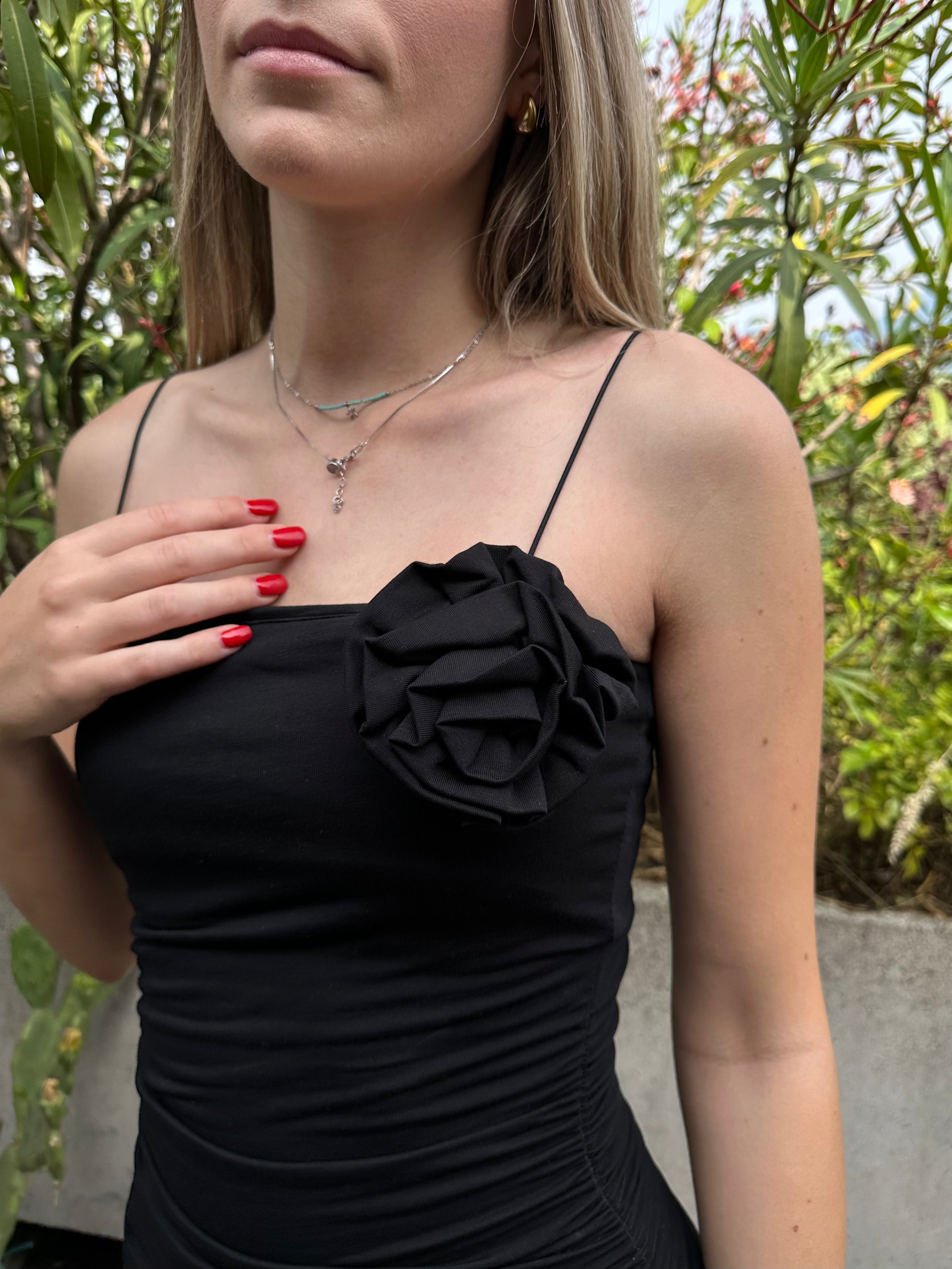 ABITO CON APPLICAZIONE FIORE