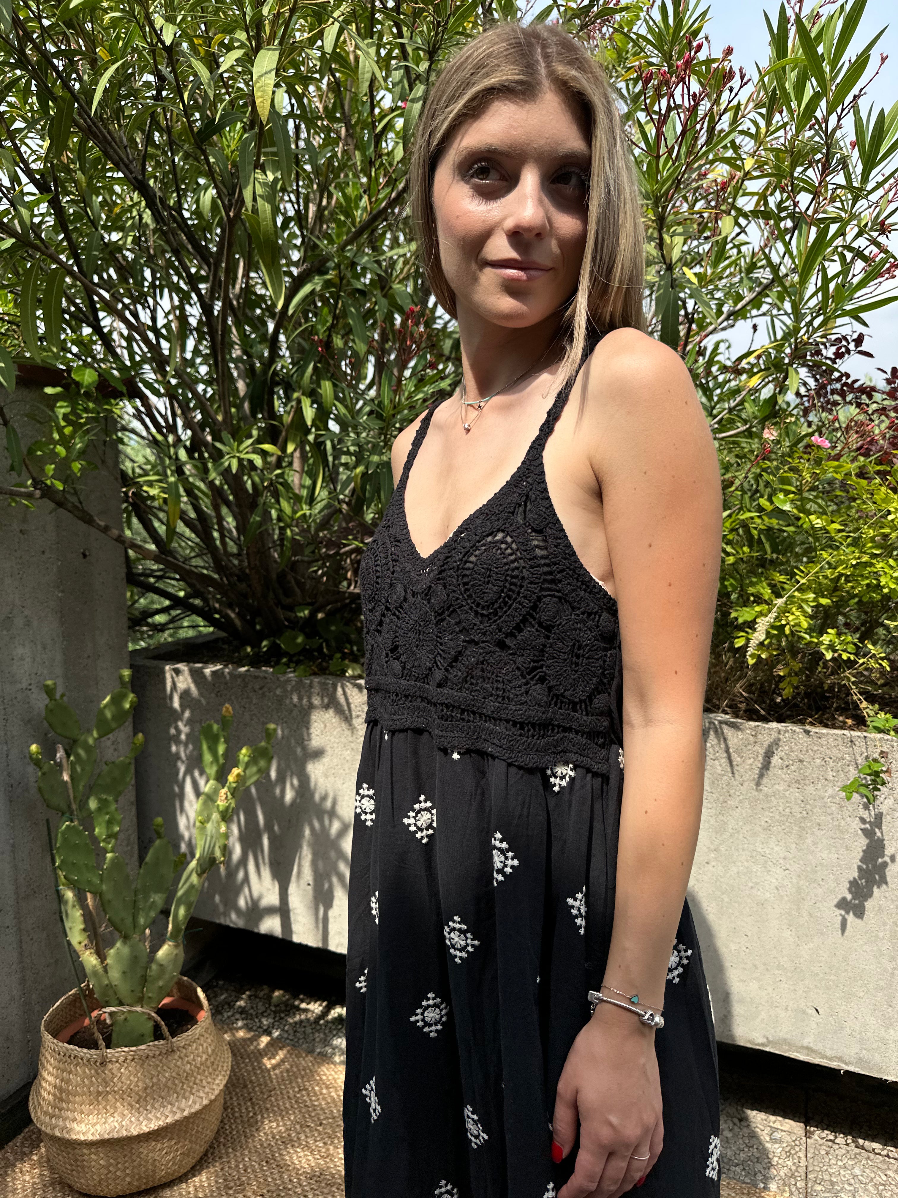 ABITO LUNGO CON TOP CROCHET NERO