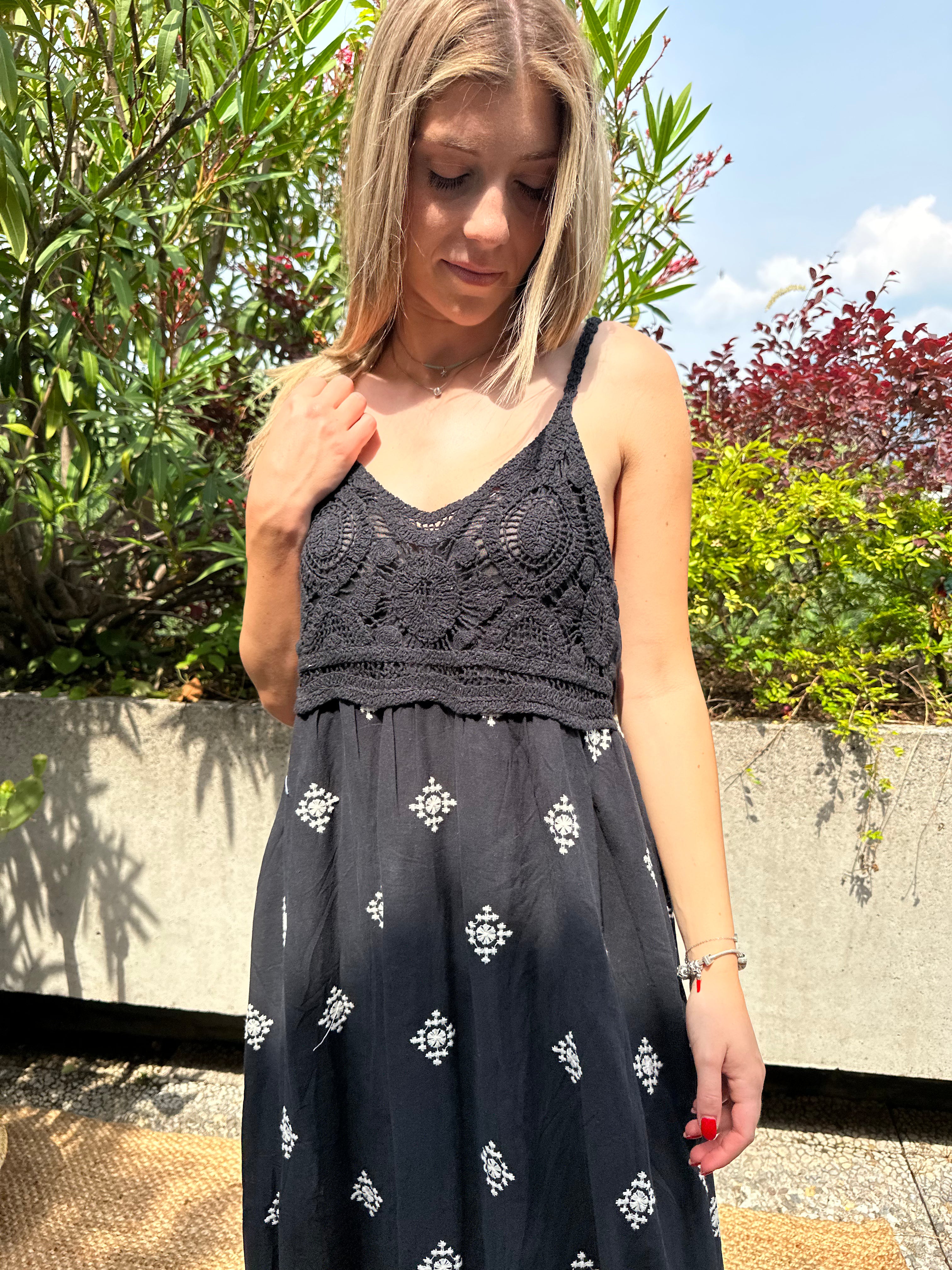 ABITO LUNGO CON TOP CROCHET NERO