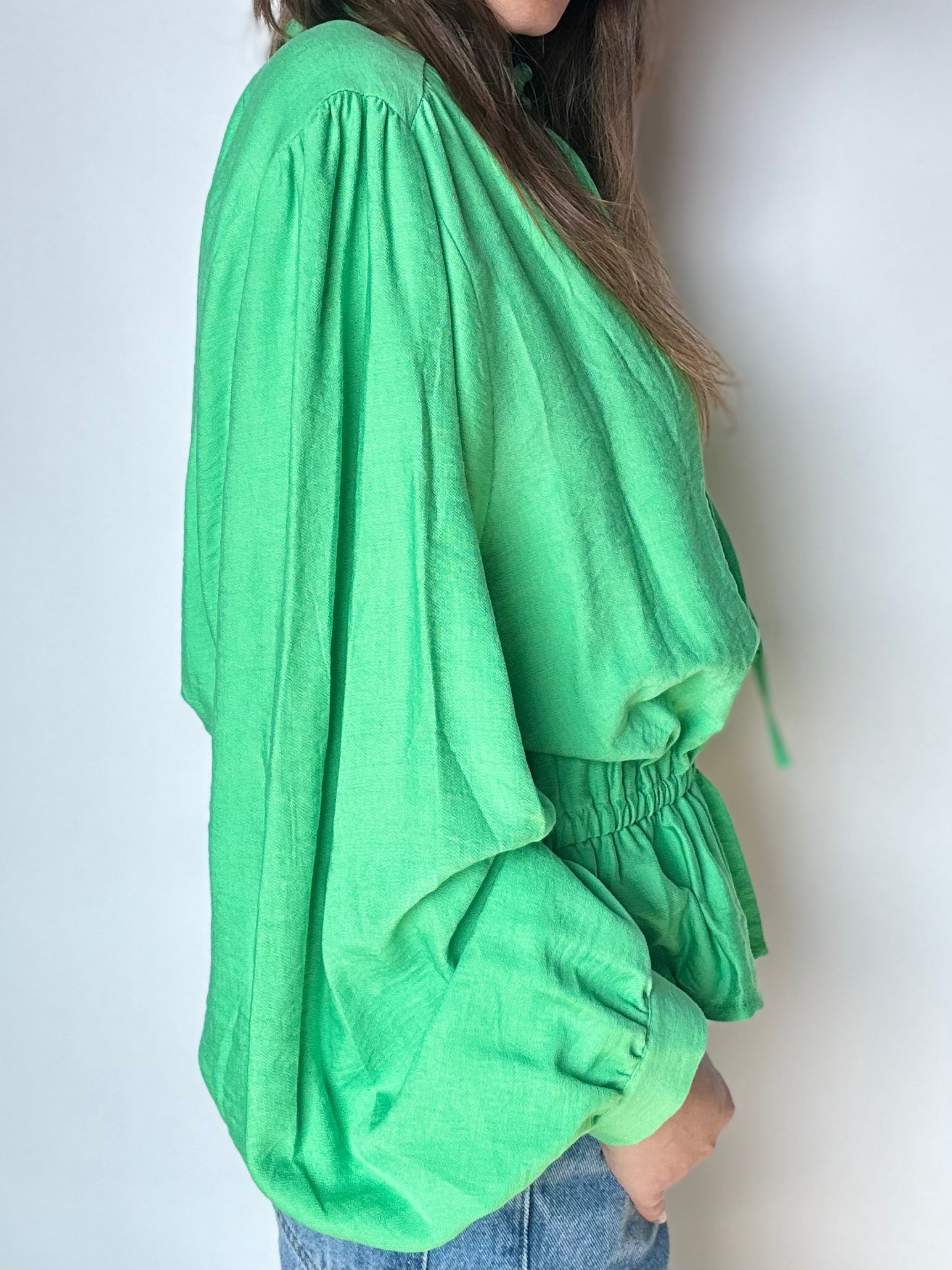 BLUSA CON VOLANT