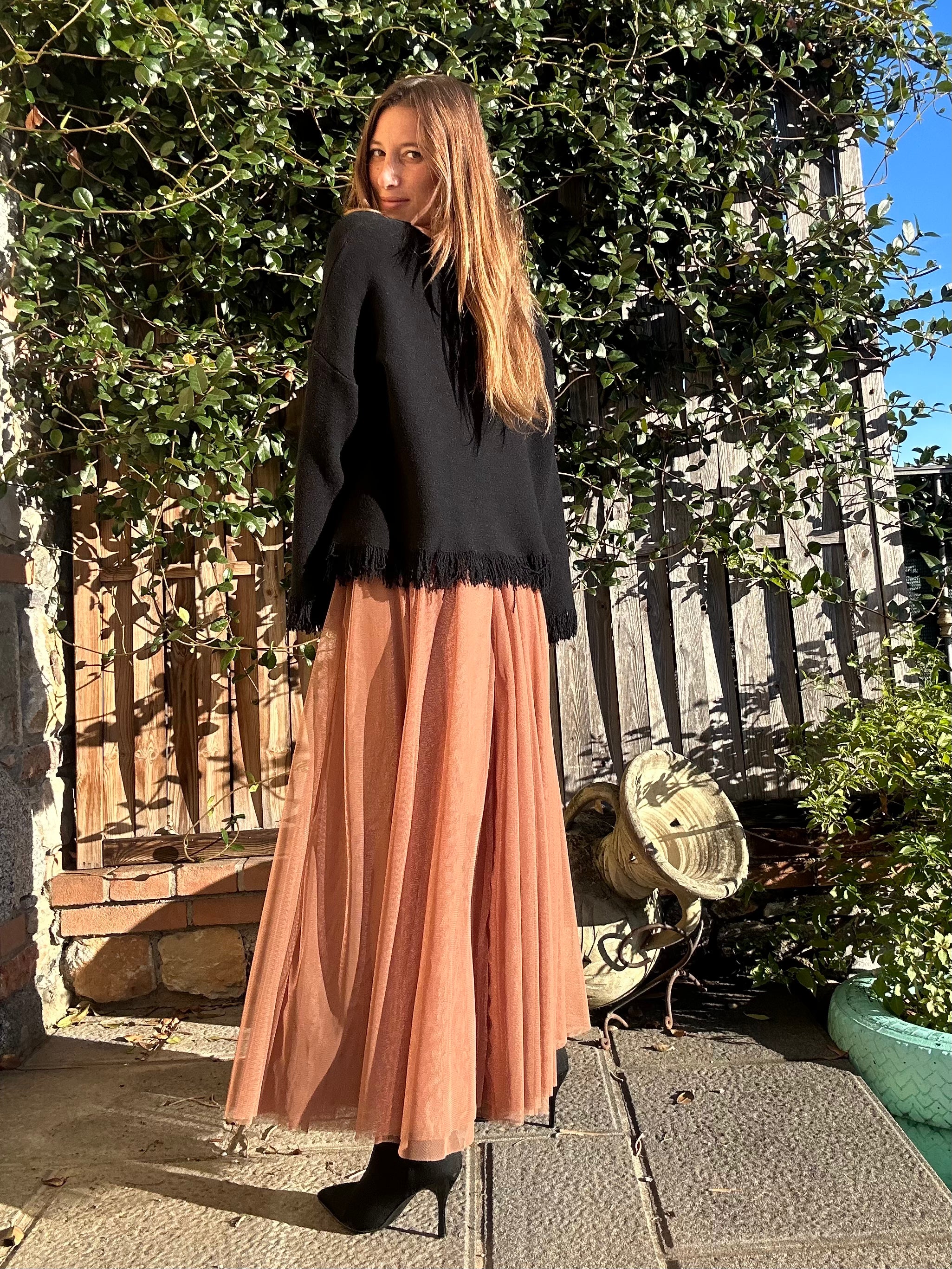 MAGLIA CON FRANGE NERO