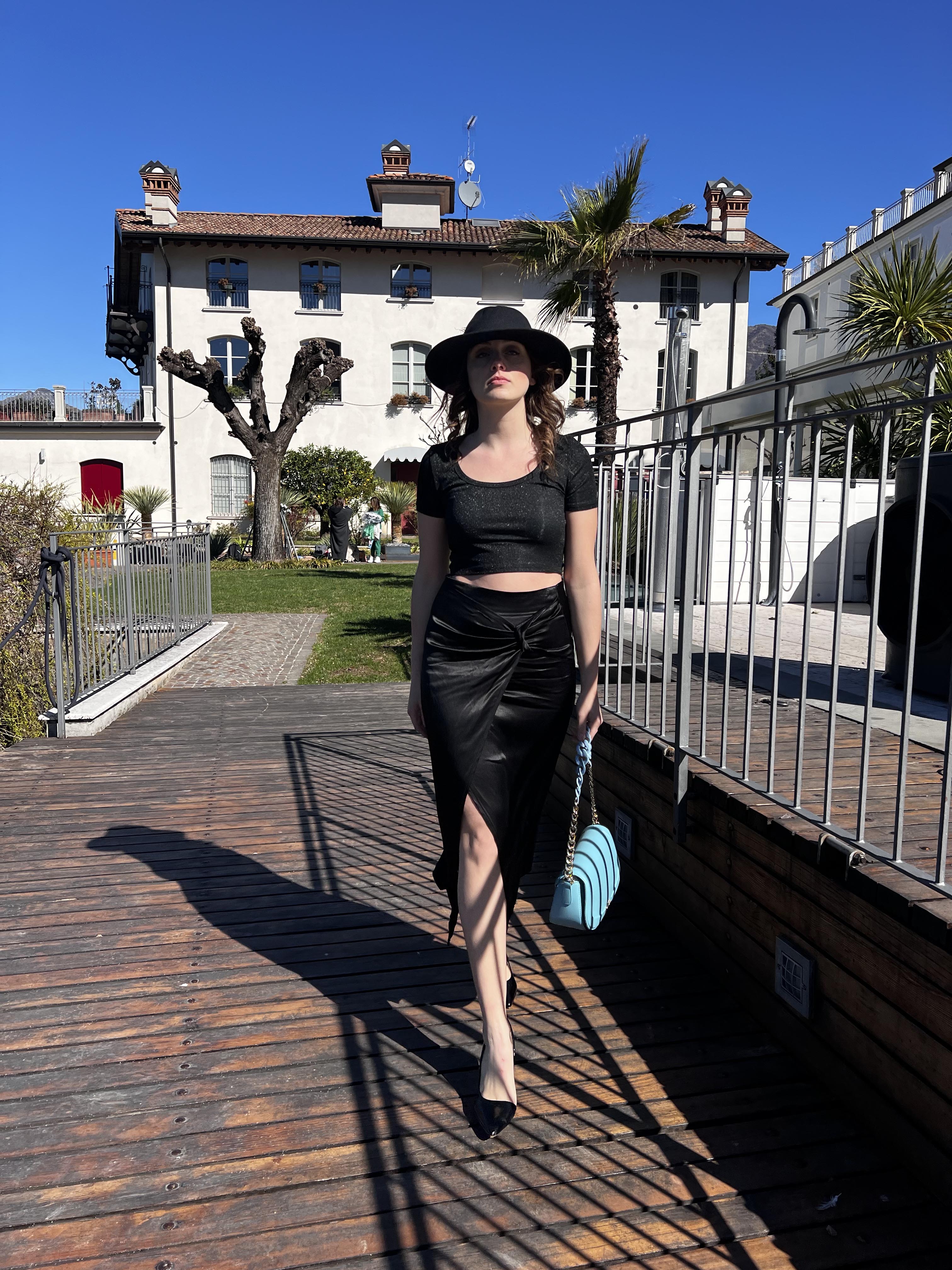 TOP CROP LUMINA NERO