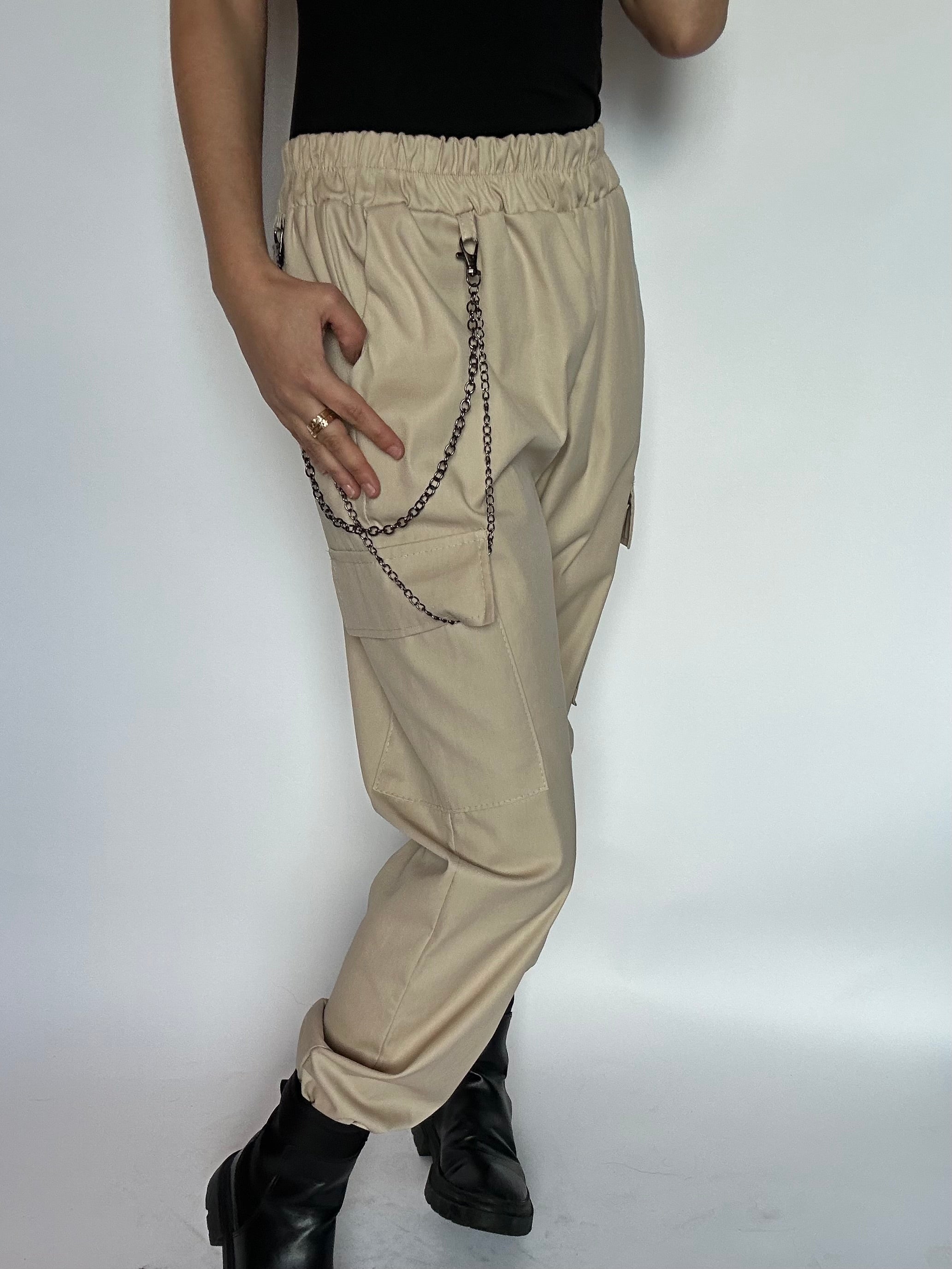PANTALONI CARGO CON CATENA CAMMELLO