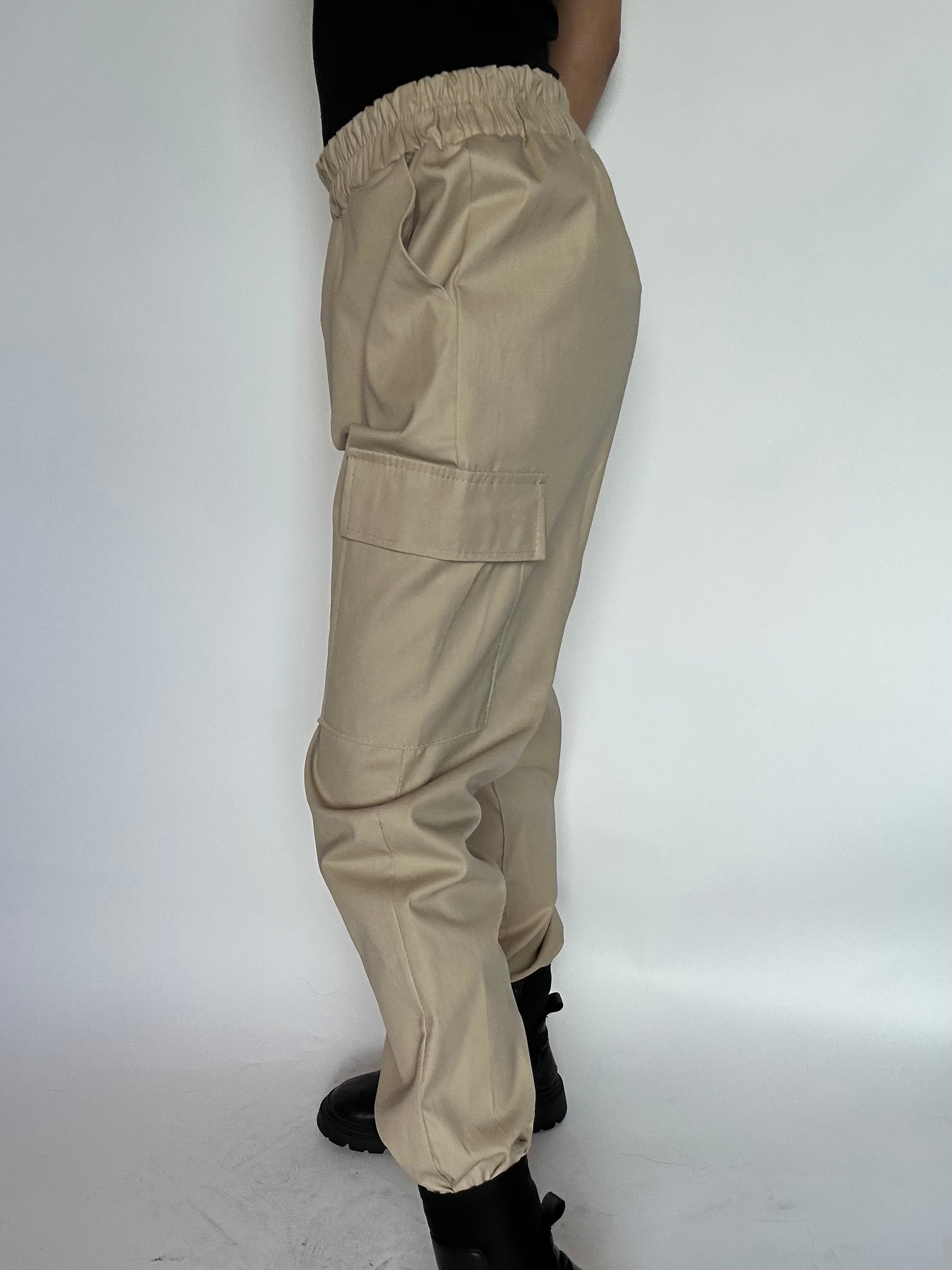 PANTALONI CARGO CON CATENA CAMMELLO
