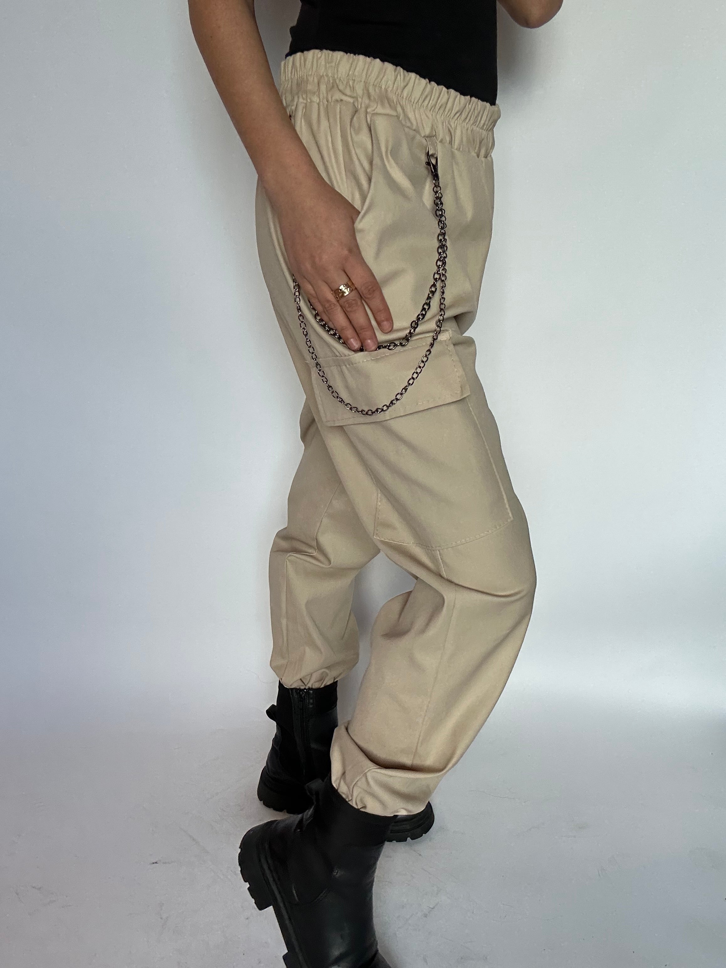PANTALONI CARGO CON CATENA CAMMELLO