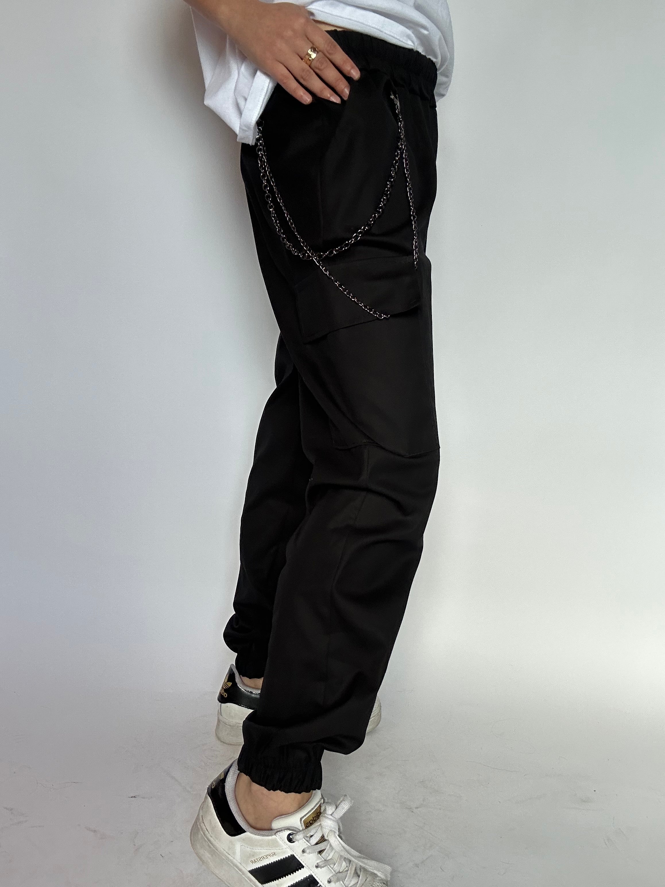 PANTALONI CARGO CON CATENA NERO