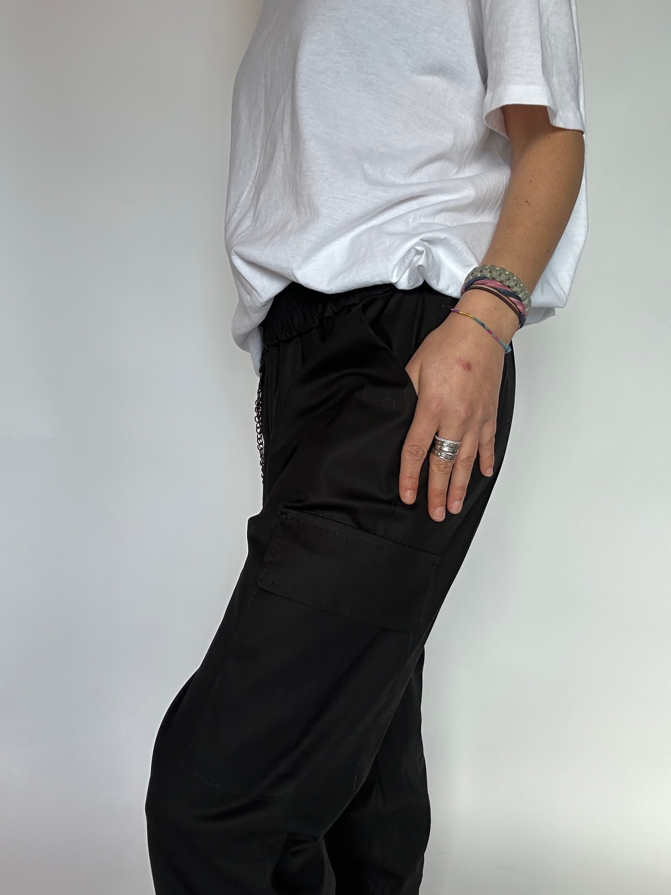 PANTALONI CARGO CON CATENA NERO