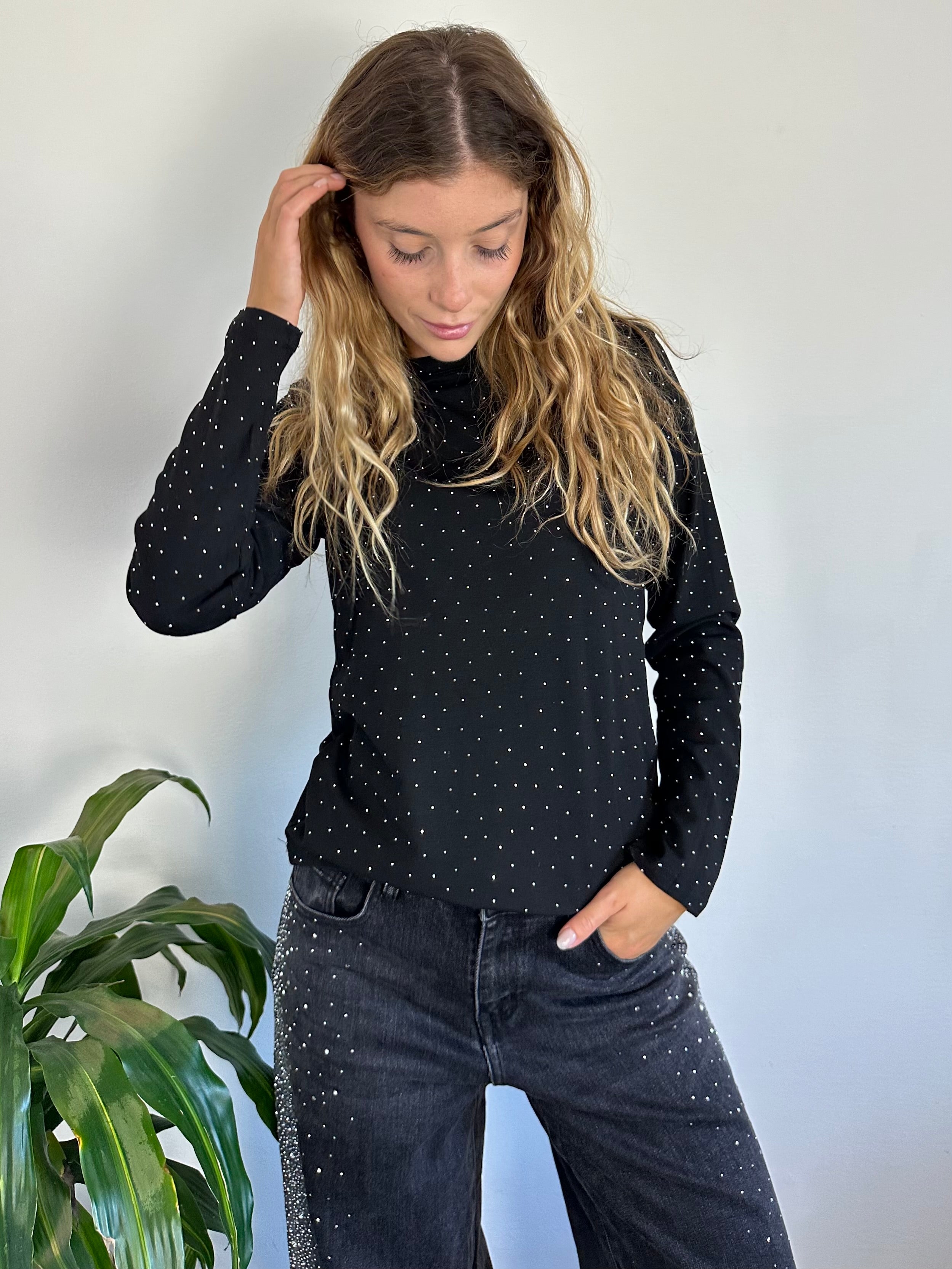 MAGLIA CON STRASS NERA