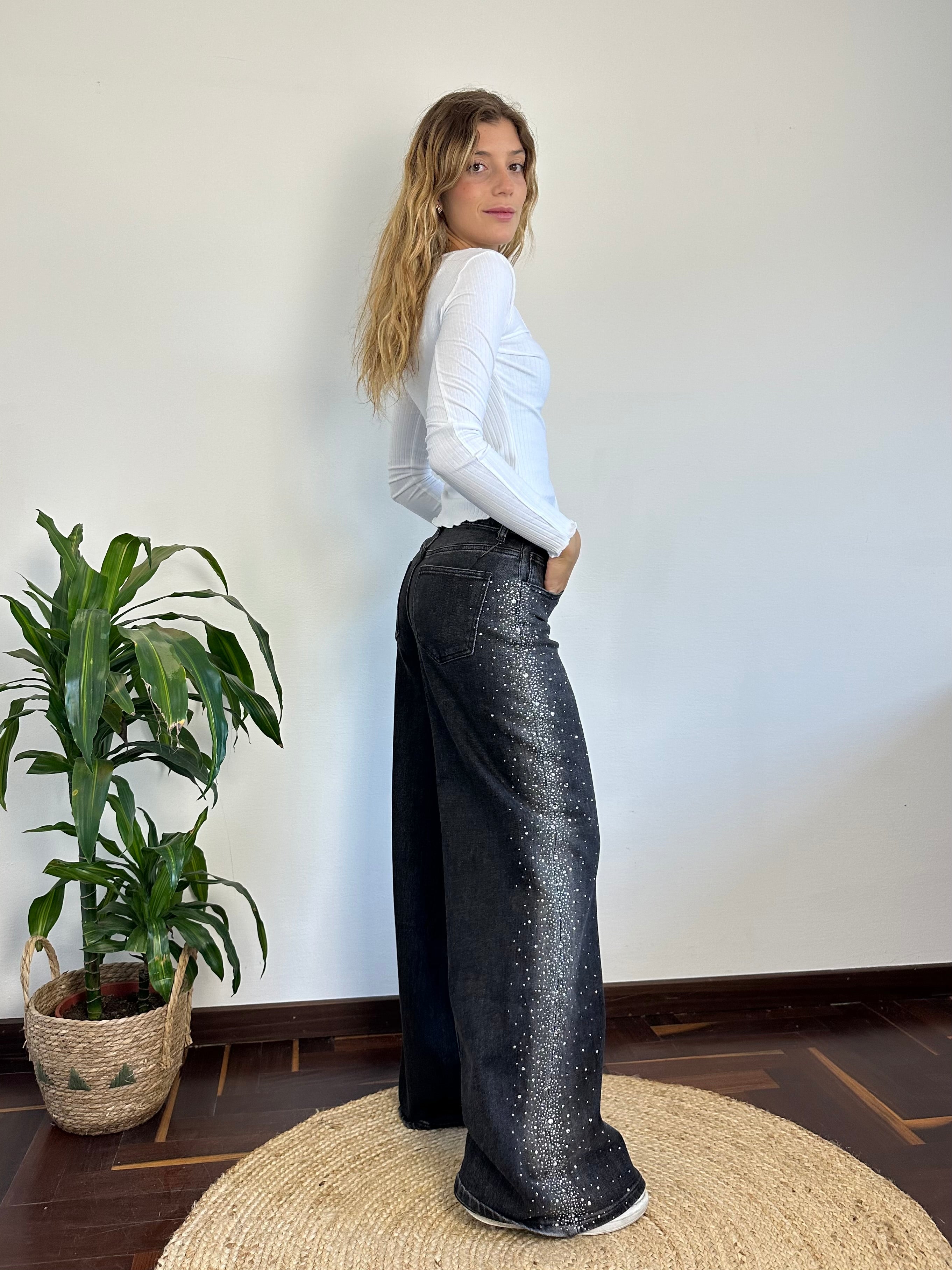 MAGLIA CON CANOTTA BIANCA