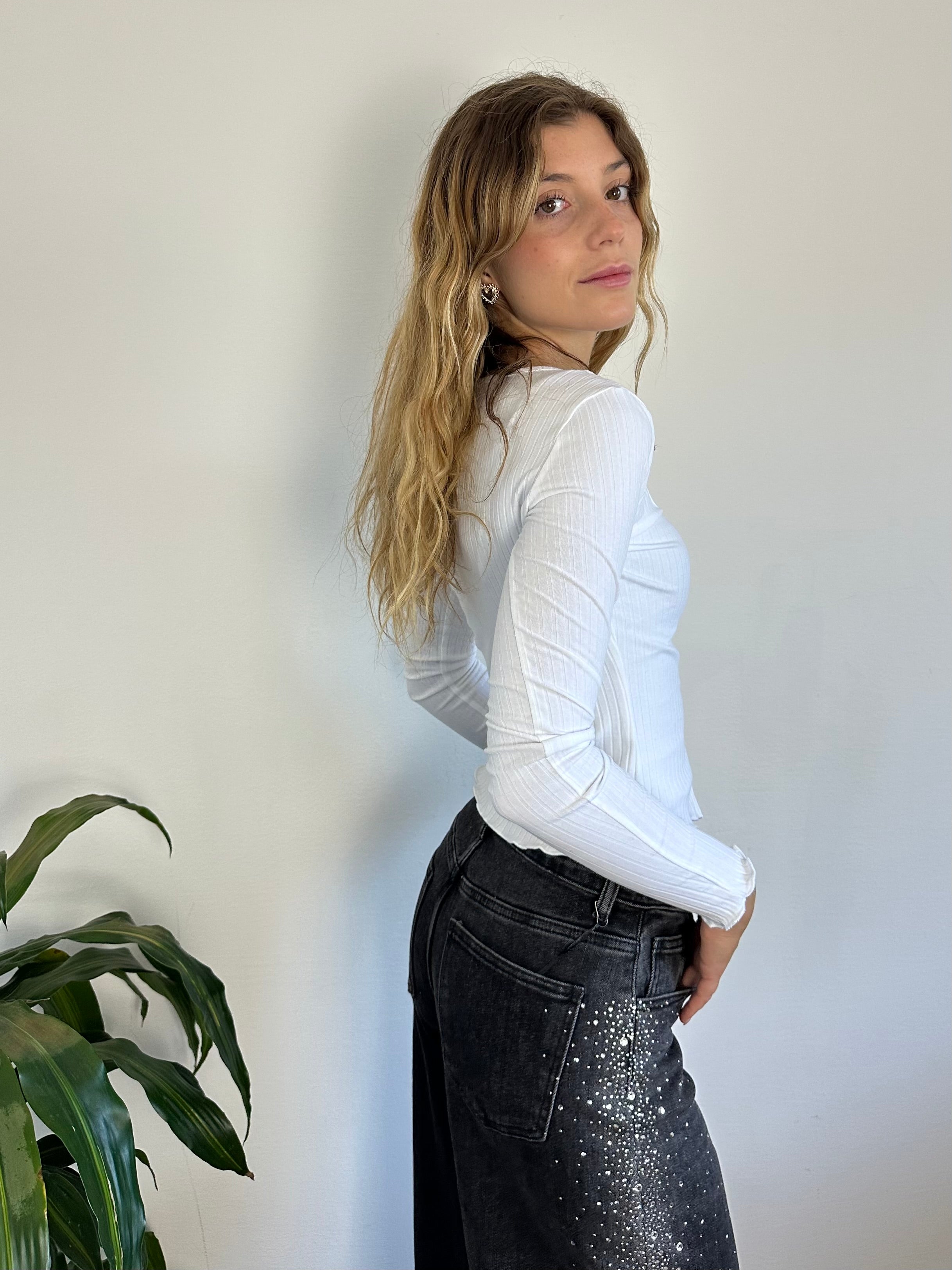 MAGLIA CON CANOTTA BIANCA
