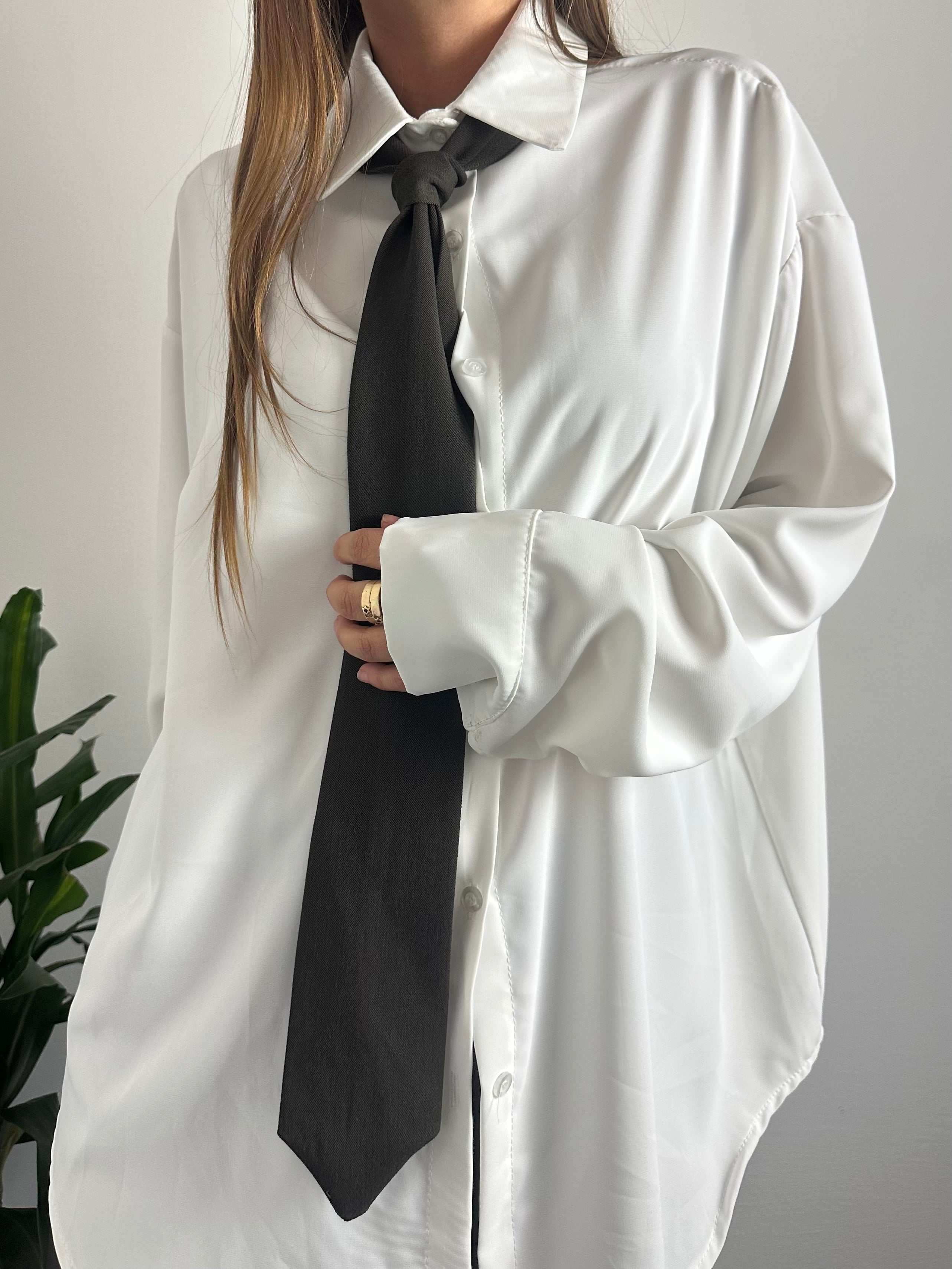 CAMICIA CON CRAVATTA