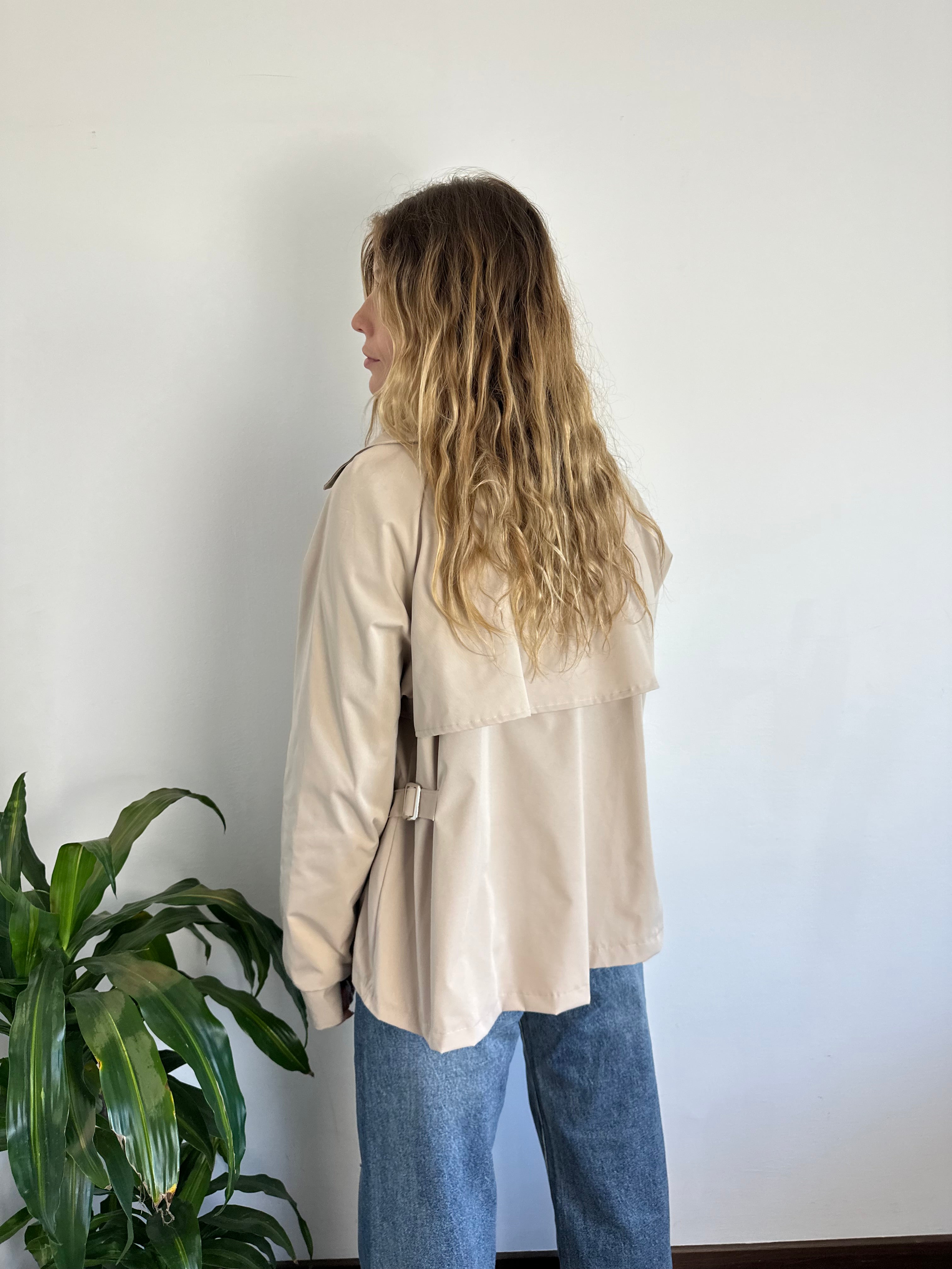 TRENCH CORTO BEIGE