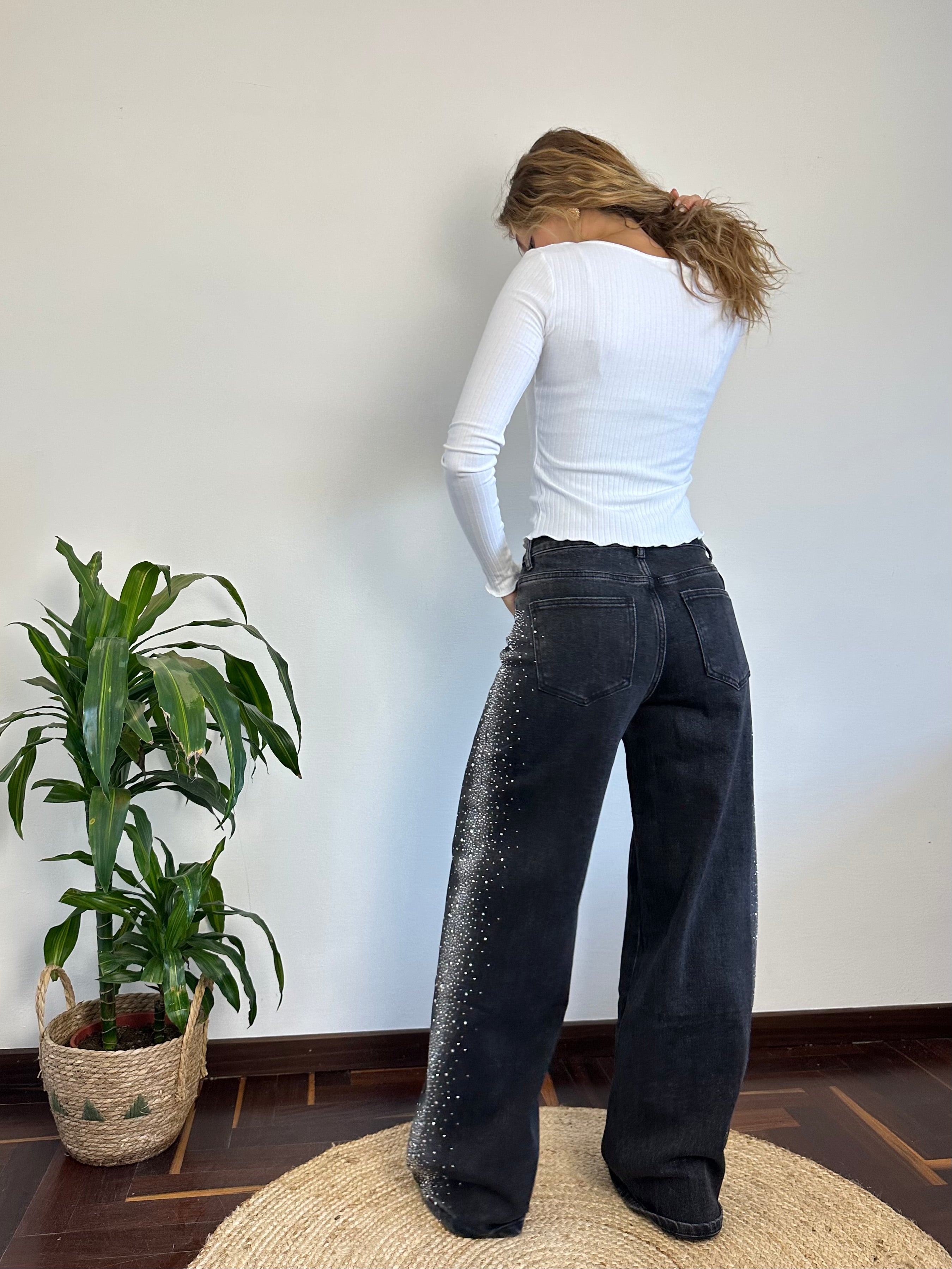 MAGLIA CON CANOTTA BIANCA