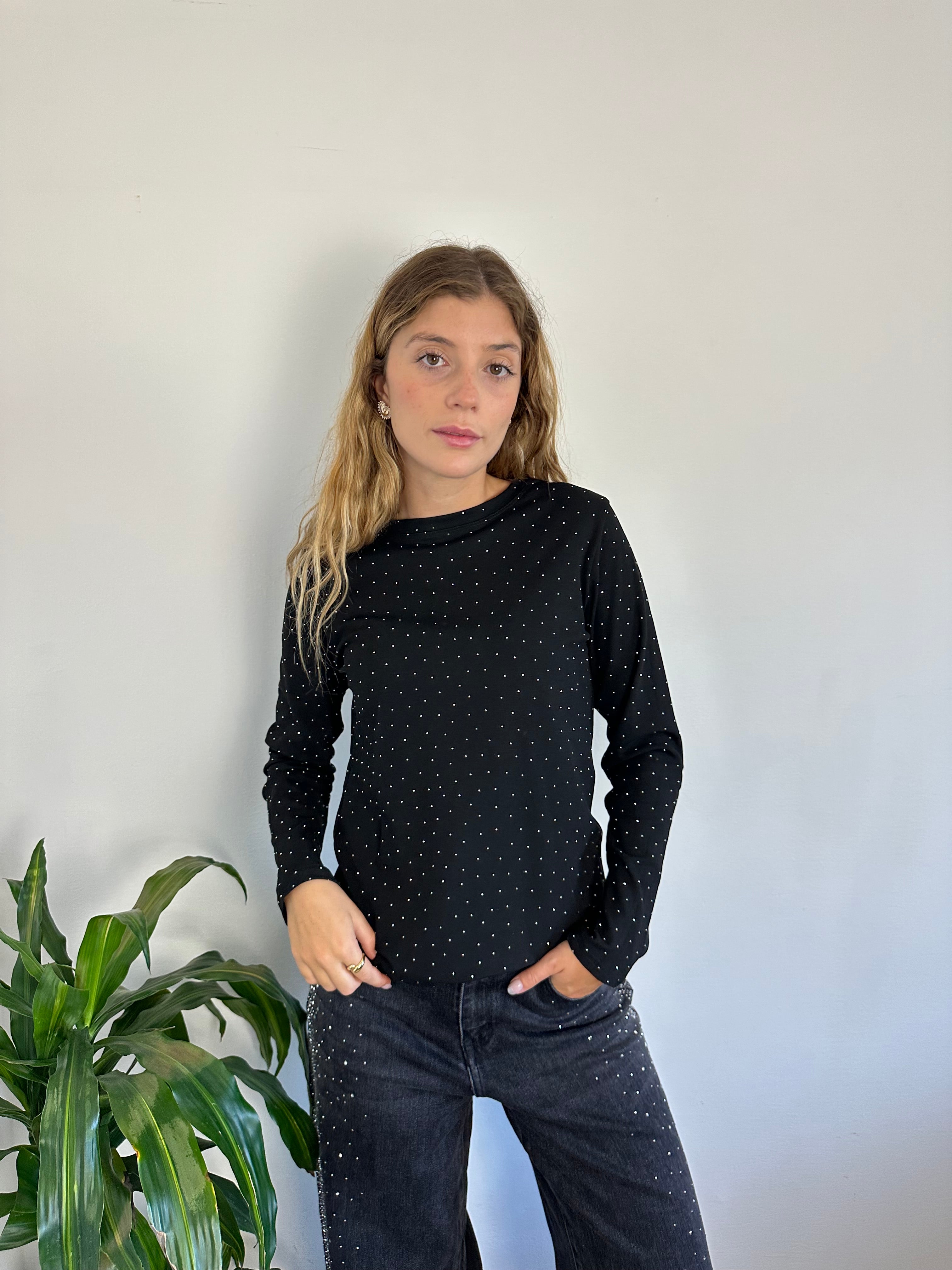 MAGLIA CON STRASS NERA