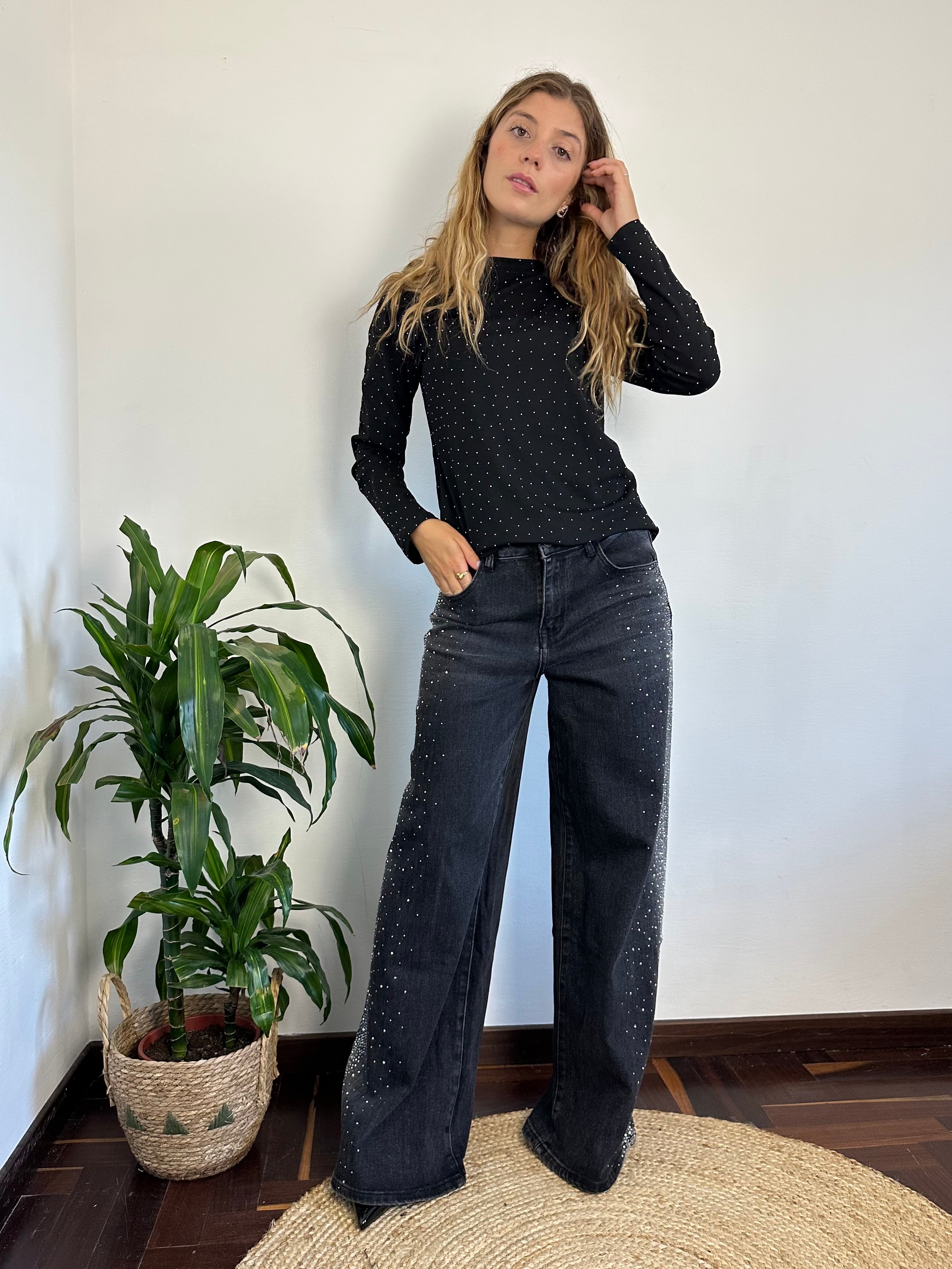 MAGLIA CON STRASS NERA