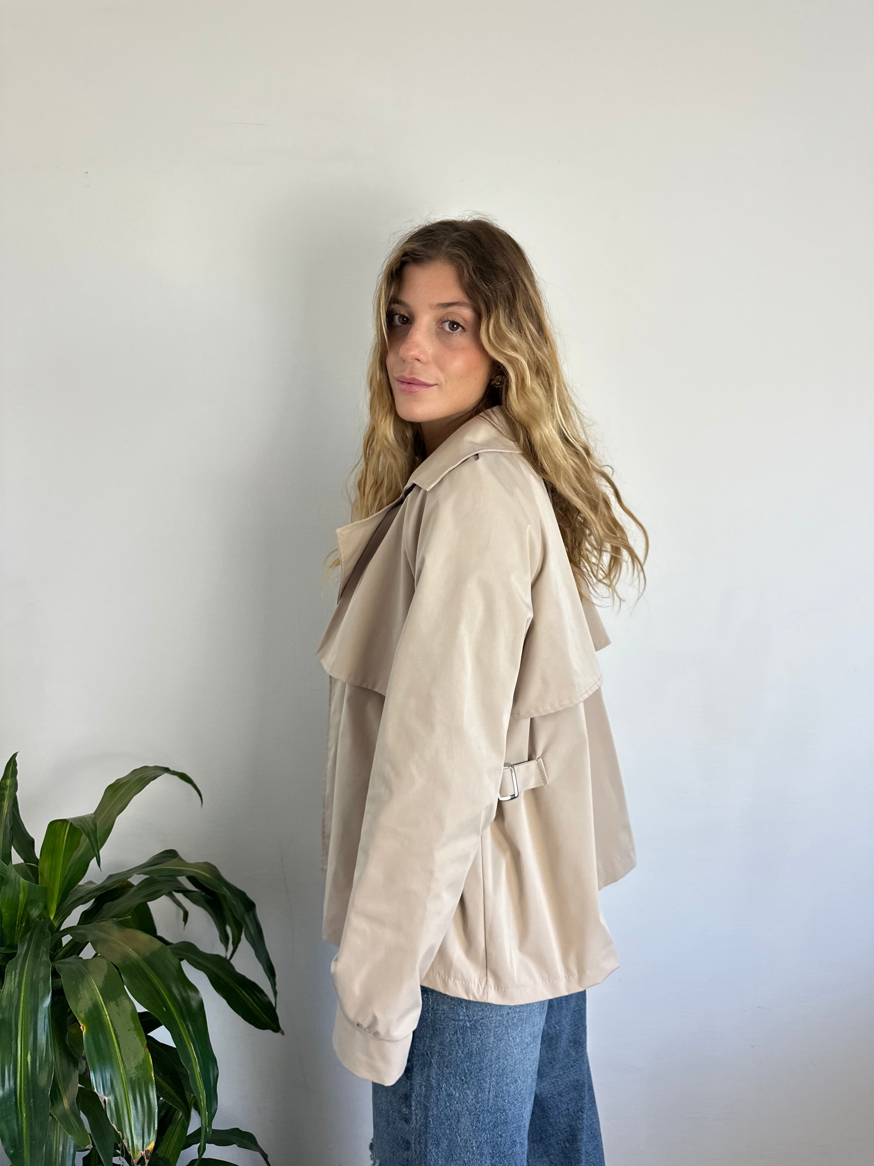 TRENCH CORTO BEIGE