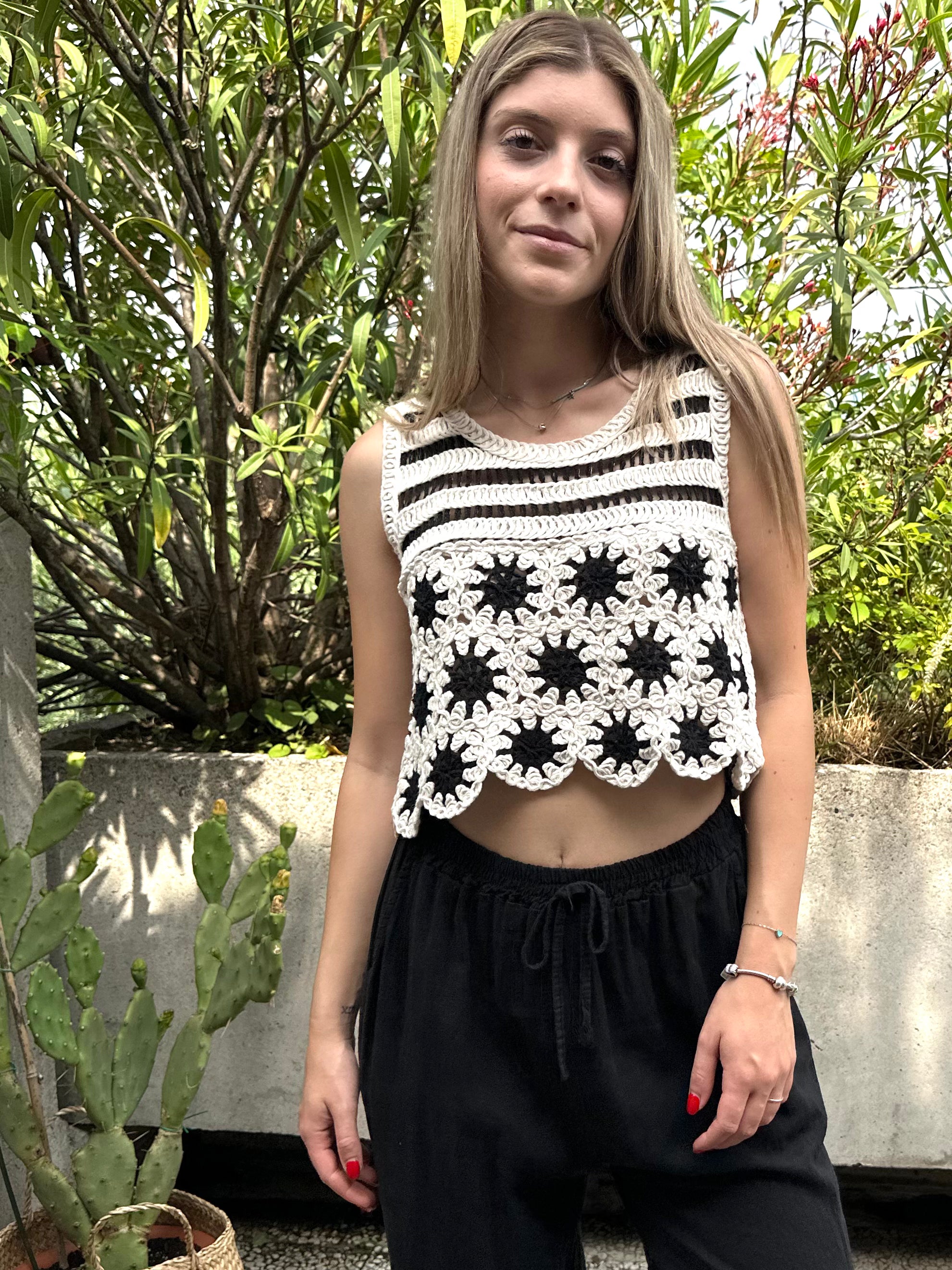 TOP CROCHET NERO-BIANCO