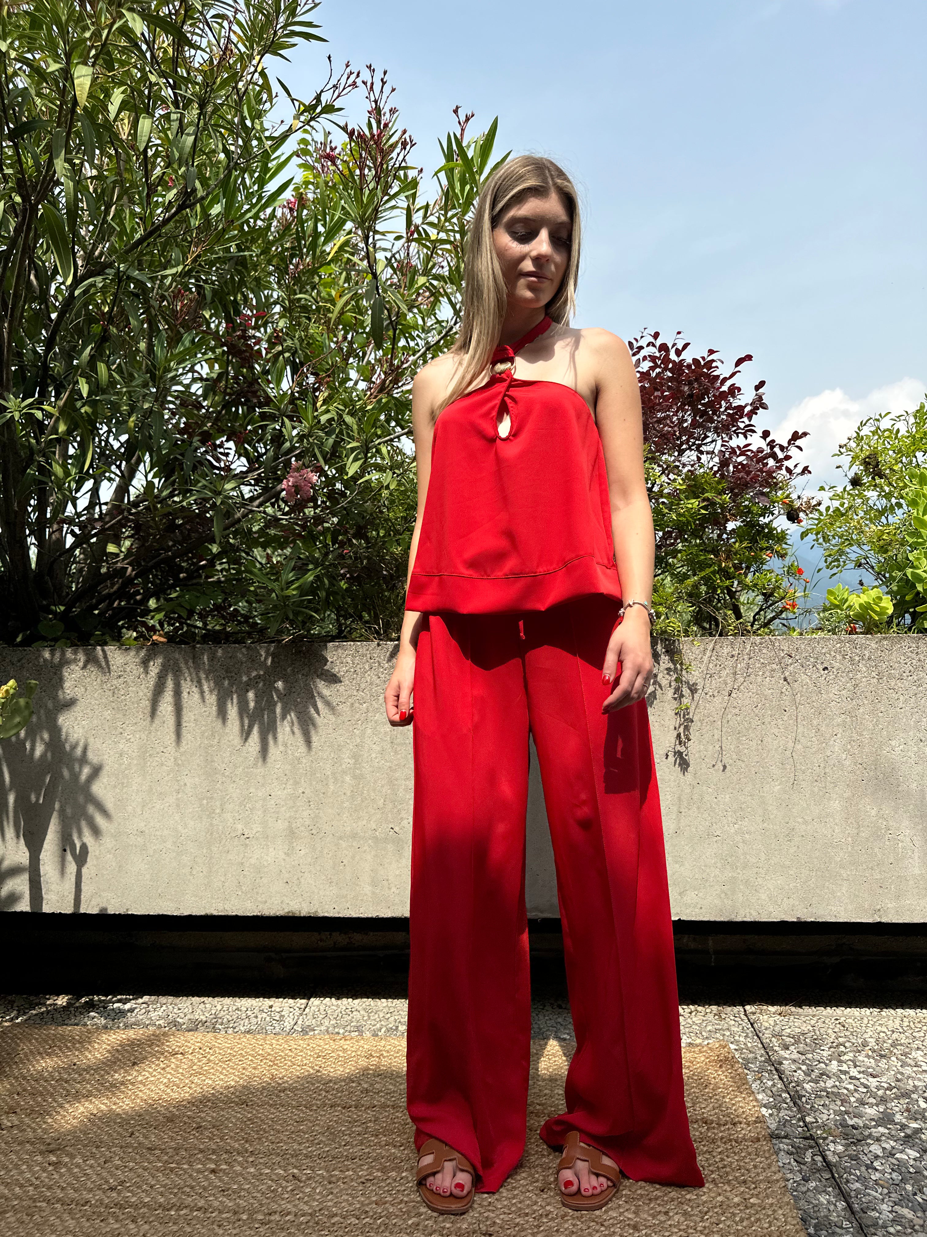 COORDINATO ROSSO  CON ACCESSORIO