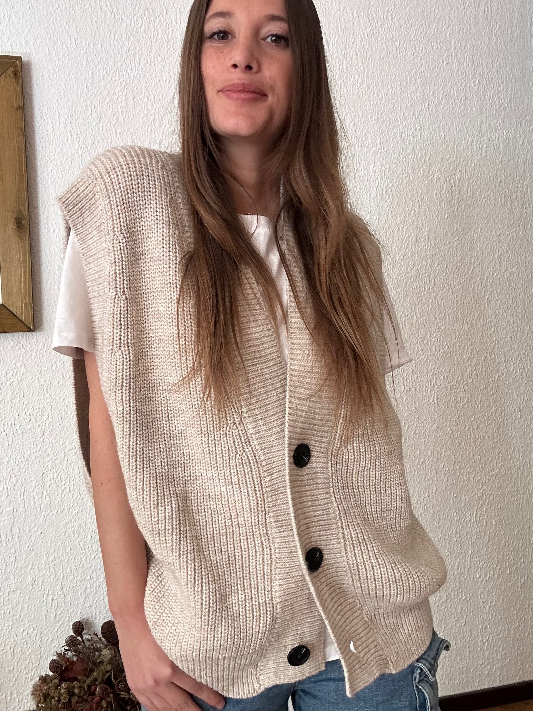 GILET IN MAGLIA BEIGE