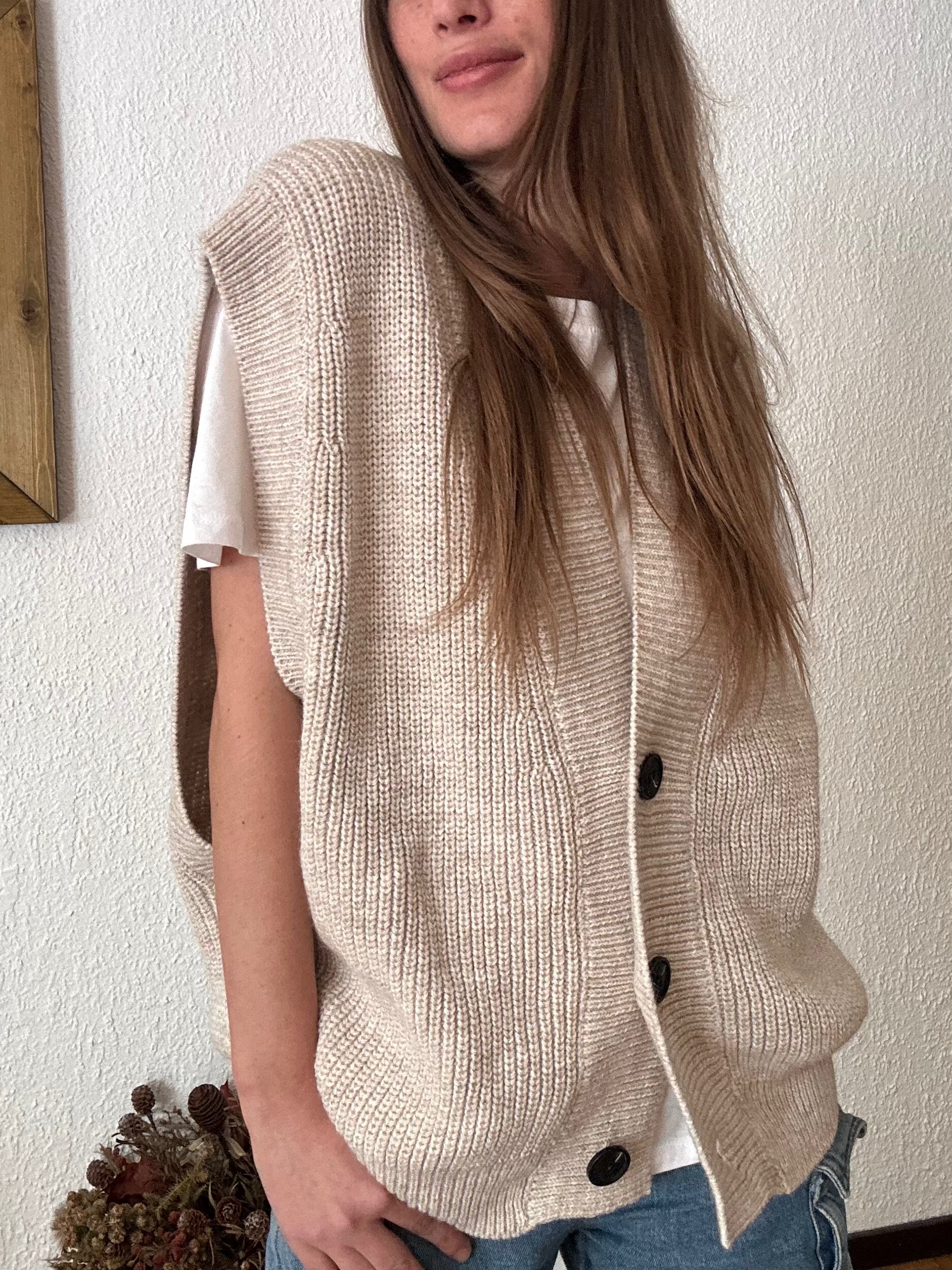 GILET IN MAGLIA BEIGE