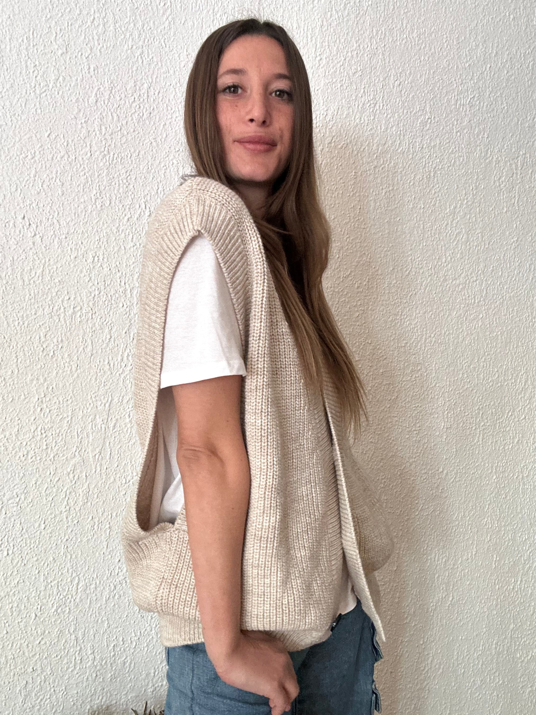 GILET IN MAGLIA BEIGE