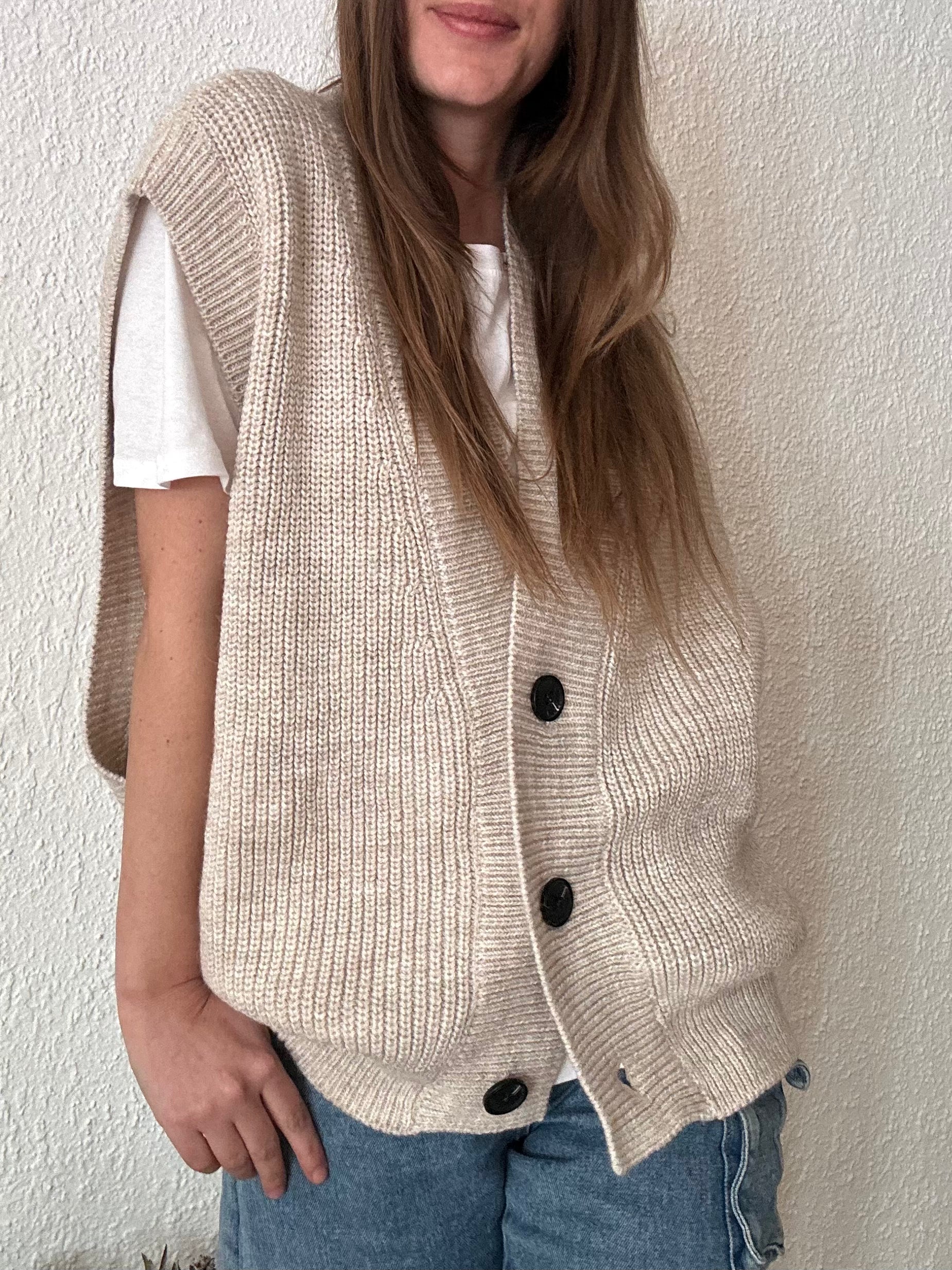 GILET IN MAGLIA BEIGE