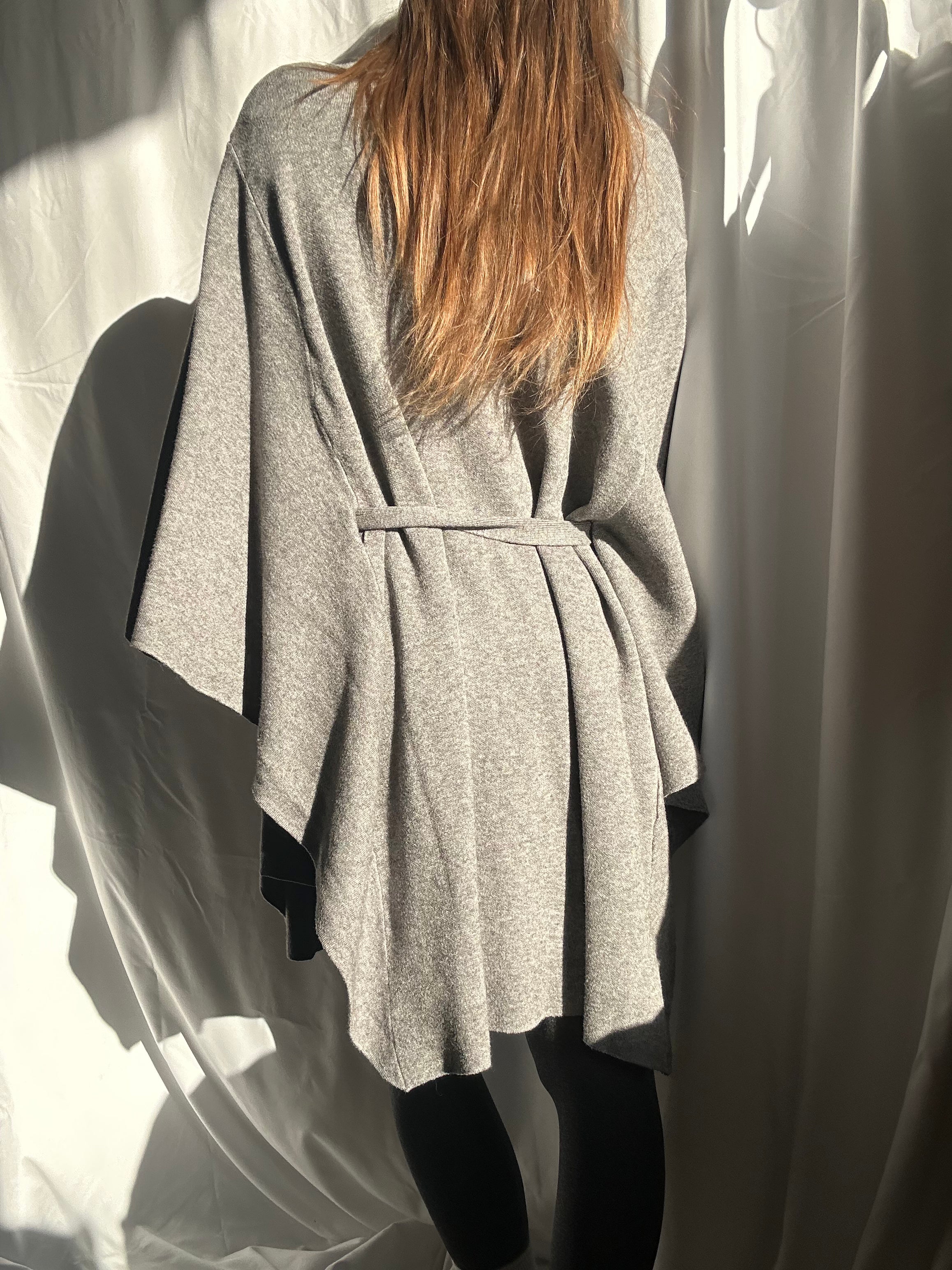 PONCHO IN MAGLIA GRIGIO