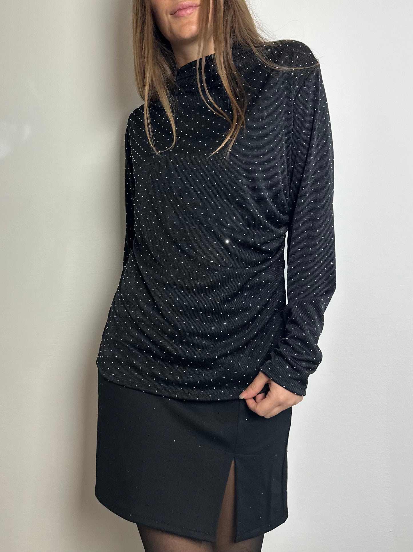 BLUSA CON BRILLANTINI