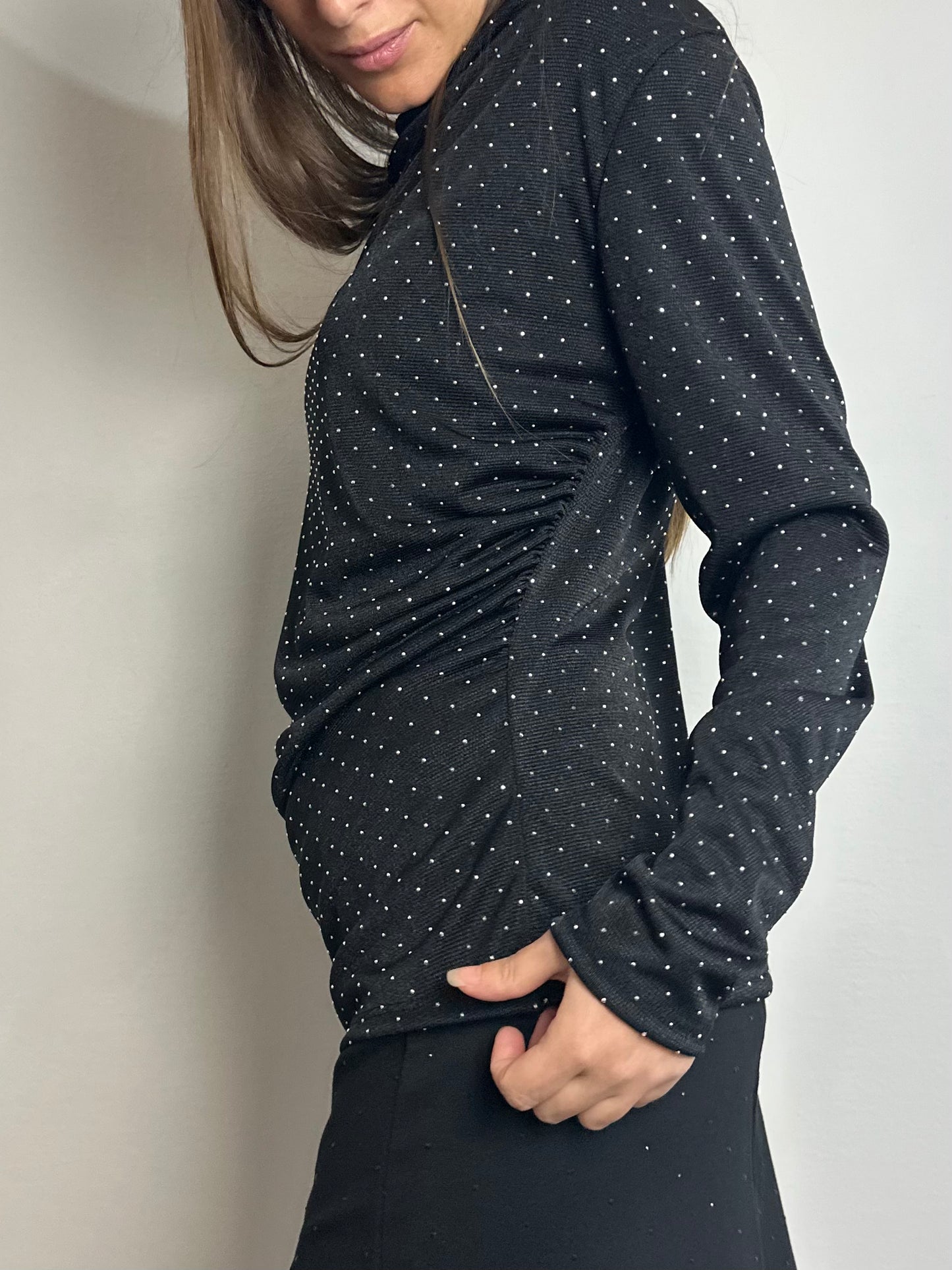 BLUSA CON BRILLANTINI