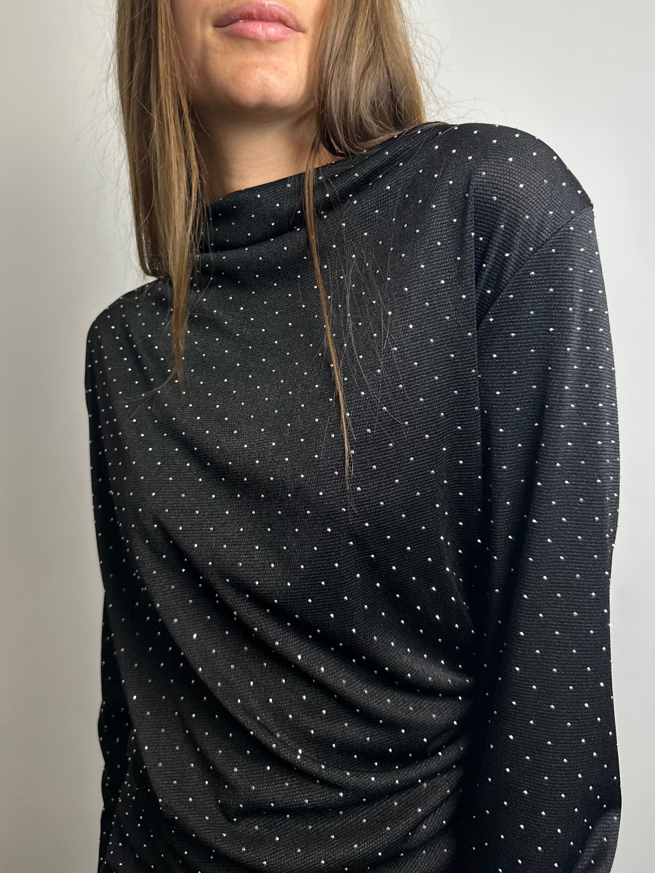 BLUSA CON BRILLANTINI